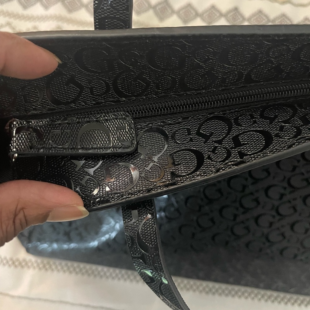 GUESS tote - Picture 4 of 5